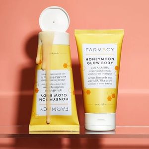 Farmacy
Honeymoon Glow Body 12% AHA/BHA Bump-Smoothing Night Serum